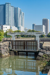 東京都中央区　浜離宮恩賜庭園　日本庭園の横堀水門　御堀