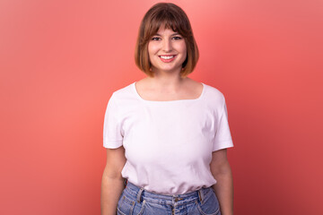 Obraz premium Photo of confident young woman look camera wear white t shirt isolated pink color background