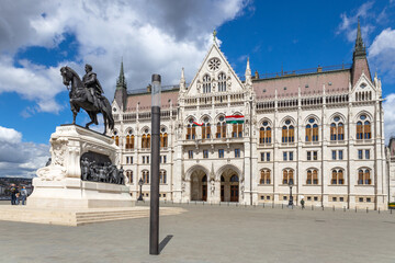 Hungarian parliament, Statue of Count Gyula Andrassy, Hungary Prime Minister between 1867 and 1871, Budapest, Hungary, Europe - obrazy, fototapety, plakaty