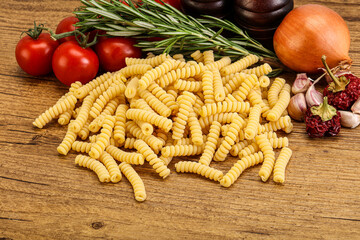 Raw Italian wheat pasta - Fusilli