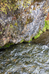 岩盤と丹波川の水流／山梨県丹波山村
