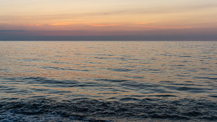 Obraz premium Sonnenuntergang über der Ostsee