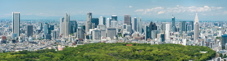 新宿の高層ビル © yu_photo