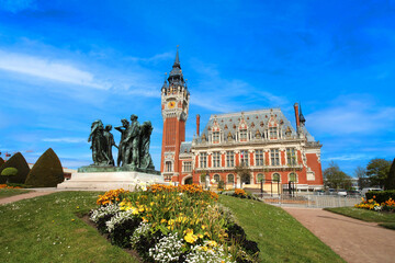 Calais (France) / Hôtel de ville, beffroi et statue des Bougeois de Calais