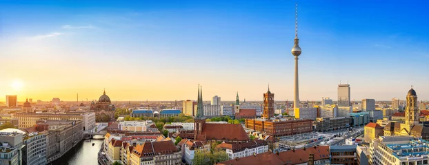 Foto auf Acrylglas Berlin Panoramablick auf die Skyline von Berlin bei Sonnenuntergang