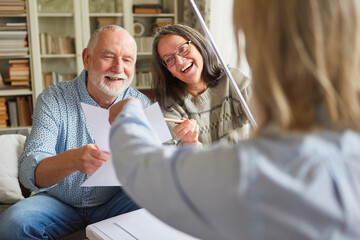 Retired couple getting advice on retirement planning
