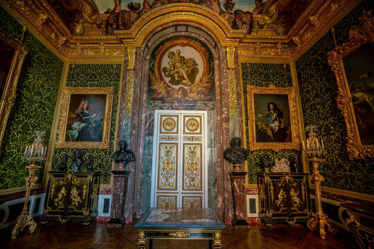  Interiors, architectural details an decorations of the Chateau de Versailles