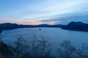 北海道　摩周湖の夜明けの風景