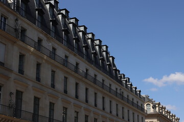 Fototapeta na wymiar Facade of a building in Paris