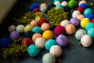 Bunte Filzkugel