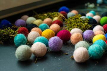 Bunte Filzkugel