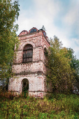 Obraz premium abandoned Orthodox church