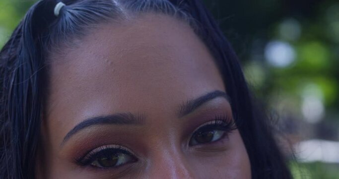 Amazing close up of a brwon eye girl at a national park
