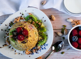 Breakfast bowl cake with kiwi, raspberry and walnuts