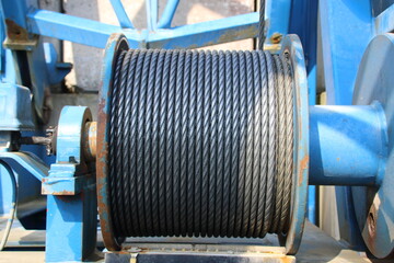 Seilwinde mit einem Drahtseil an einem Kran