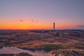 Abwaschbare Fototapete Lavendel Sonnenaufgang über den dänischen Dünen bei Lyngvig Fyr. Foto in hoher Qualität