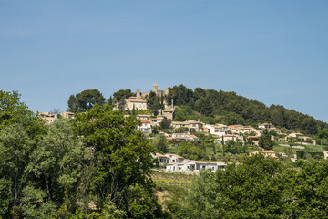 Fototapeta na wymiar view of the village of Rasteau in France in the Vaucluse