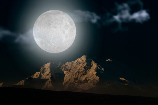 USA, Alaska, Wrangell � St. Elias National Park and Preserve, View of Mount Drum at full moon