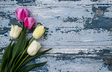 Fototapeta na wymiar bouquet of tulips on wooden background