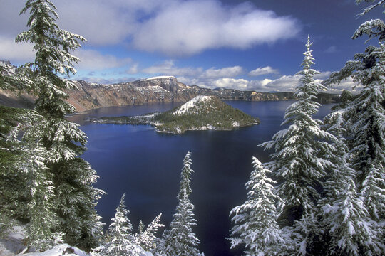 Panoramic view of Crater Lake National Park, Oregon, USA