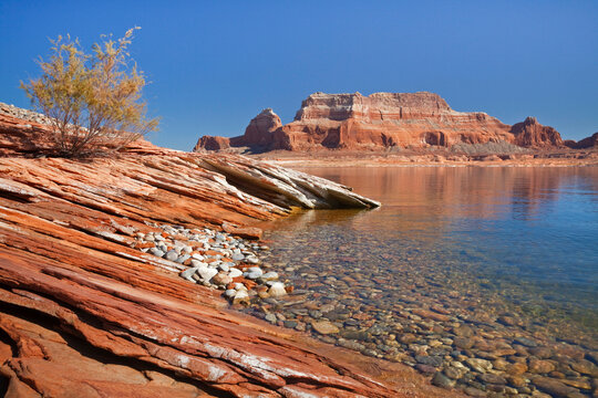 Rock formations on the coast, Padre Bay, Lake Powell, Glen Canyon National Recreation Area, Utah, USA