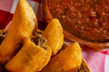 Empanada colombiana de carne con aji rojo picante