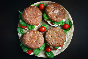 Healthy sandwiches with spinach, tomatoes and Philadelphia cheese. Delicious healthy food. keto diet.