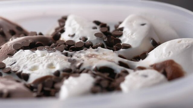 close up of vanila flavor ice cream in a container 
