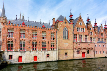 Fototapeta na wymiar Groenerei canal and medieval architecture of old Bruges, Belgium