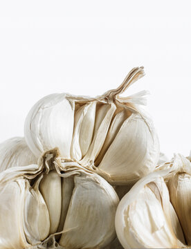 Side on view of bulbs of garlic