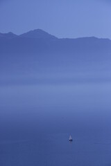 alpes face au lac Léman