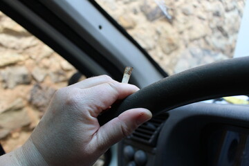 fumer en conduisant : infraction code de la route