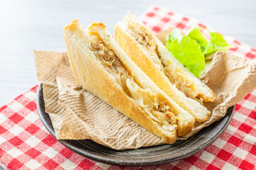 餃子ホットサンド