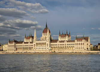 Fototapeta na wymiar Hungarian parliament building in Budapest. Hungary