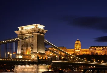 Foto auf Acrylglas Kettenbrücke Szechenyi-Kettenbrücke und Königspalast in Budapest. Ungarn