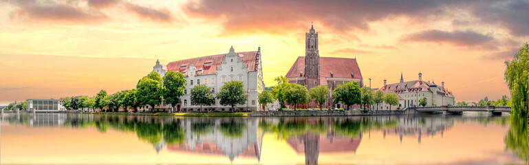 Fototapeta premium Uferpromenade, Landshut, Bayern, Deutschland 