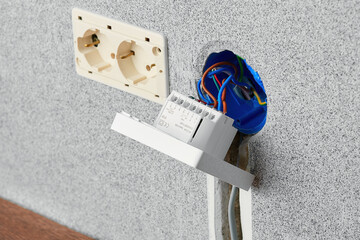 Connecting wires to the underfloor heating controller. Electric installation work.