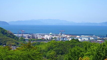 Fototapeta na wymiar 松山総合公園からの大可賀工場地帯方向1