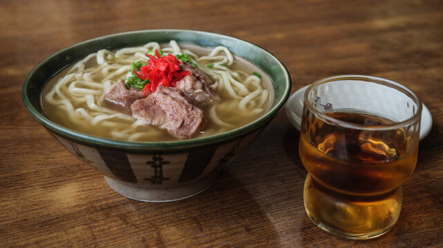 沖縄名物のソーキそば
