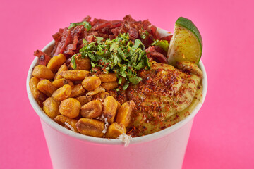 esquites de maiz y tocineta con guacamole