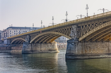 Fototapeta na wymiar Budapest autumn day by the Margaret bridge