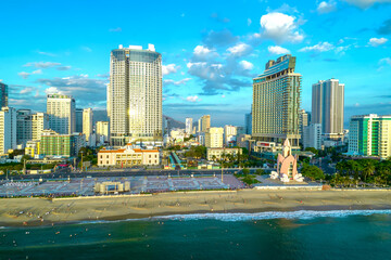 Obraz premium The coastal city of Nha Trang seen from above in the morning, beautiful coastline. This is a city that attracts to relax in central Vietnam