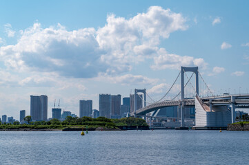 Fototapeta premium 東京都港区台場から見た東京湾を望む都市景観