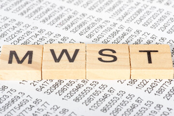 Tabelle mit Zahlen und die Mehrwertsteuer MwSt