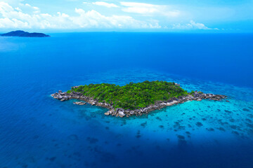 Fototapeta na wymiar aerial photograph Of the Similan Islands, the Andaman Sea, with natural blue waters, this island is in the shape of a heart.