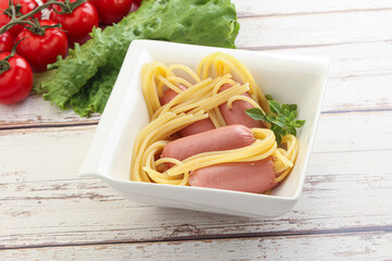 Mini sausages with pasta spaghetti