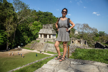 Palenque, Yucatan / Mexico »; April 2017: A young woman in the UNESCO heritage temples in Palenque