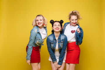 Fototapeta premium Bright three girls keeping balloons and ice creams