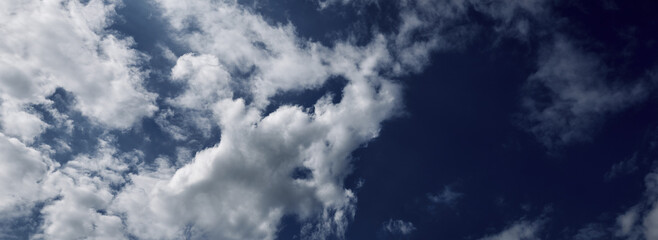 Obraz premium Panoramic photo of blurred sky. Blue sky background with cumulus clouds
