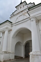 Fototapeta na wymiar entrance to the church